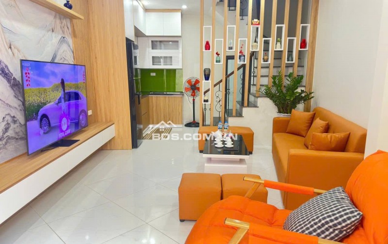 Bán nhà Định Công, 34m2, MT 3.7m, ngõ ô tô tránh đỗ ngày đêm, giá 6,1 tỷ